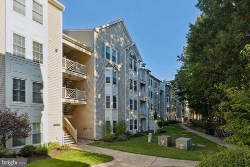 401b-12249 Fairfield House Dr, FAIRFAX, VA, 22033-3969 | Card Image