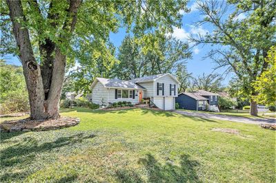 3805 E Red Bridge Road, House other with 5 bedrooms, 2 bathrooms and null parking in Kansas City MO | Image 2