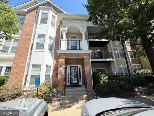 301-4142 Fountainside Ln, FAIRFAX, VA, 22030-7417 | Card Image