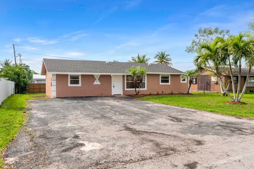 816 Ne 22nd St, Belle Glade, FL, 33430-2212 | Card Image