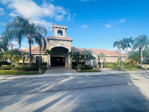 201-5045 Wiles Rd, Coconut Creek, FL, 33073-4210 | Card Image