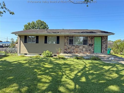 526 Meadow Cir, Hurricane, WV, 25526-1215 | Card Image