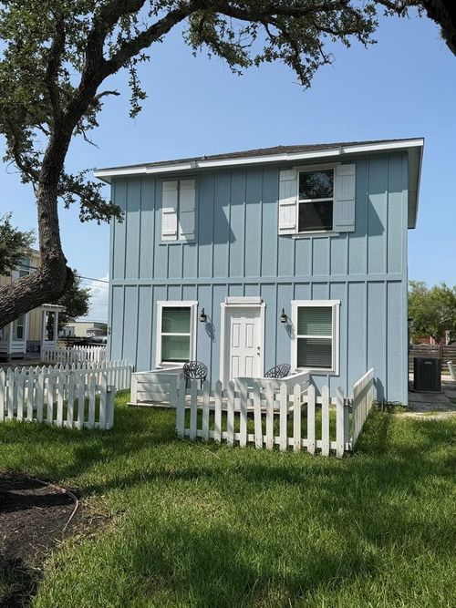 9-4212 Highway 35 S, Rockport, TX, 78382-7173 | Card Image