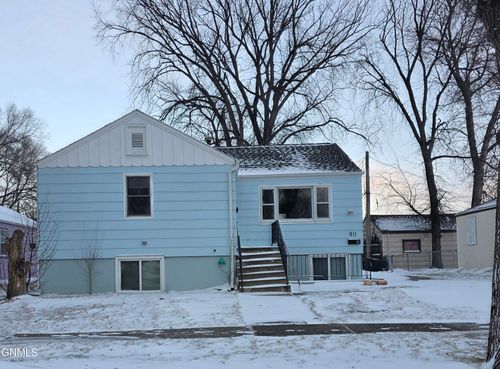 911 N 15th St, Bismarck, ND, 58501-4248 | Card Image