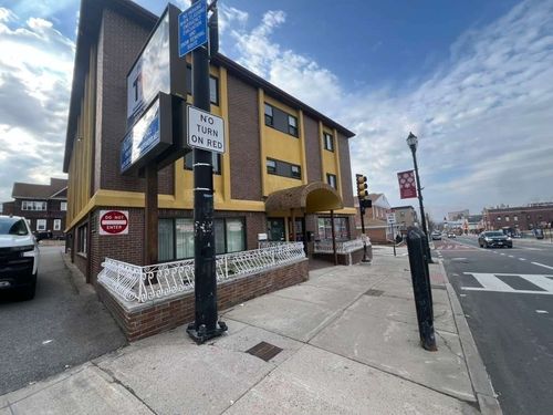 571 Broadway, Everett, MA, 02149-3712 | Card Image