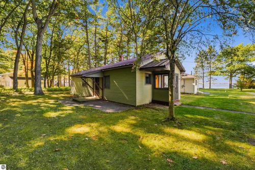 107 Sunset, Cadillac, MI, 49601 | Card Image