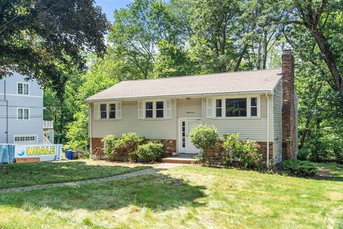 37 Freemont St, Lexington, MA, 02421-6526 | Card Image