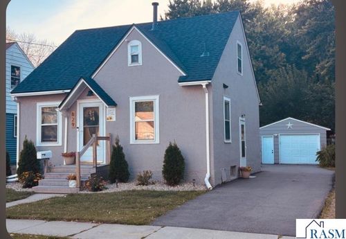 829 Center St, North Mankato, MN, 56003-3004 | Card Image