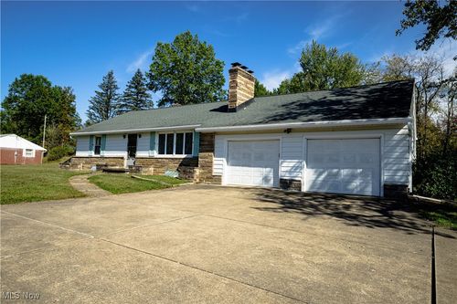 5236 Hilltop Dr Ne, Magnolia, OH, 44643-8441 | Card Image