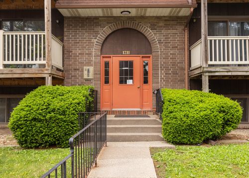 26-1211 48th Ave, East Moline, IL, 61244-4422 | Card Image