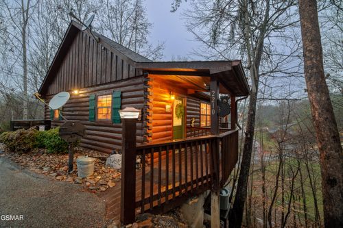 2210 Hawks Point Way, Sevierville, TN, 37862 | Card Image