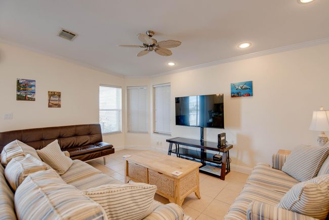 Living Room | Image 8