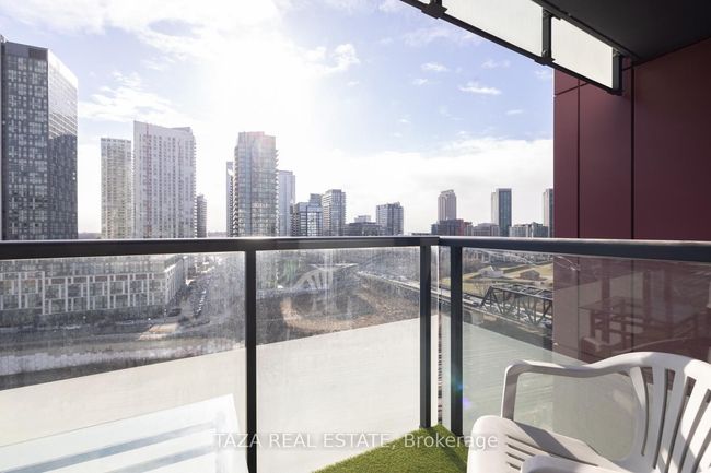 1231 - 560 Front St W, Condo with 3 bedrooms, 2 bathrooms and 1 parking in Toronto ON | Image 24