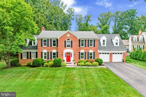 11556 Holly Briar Ln, GREAT FALLS, VA, 22066-1327 | Card Image
