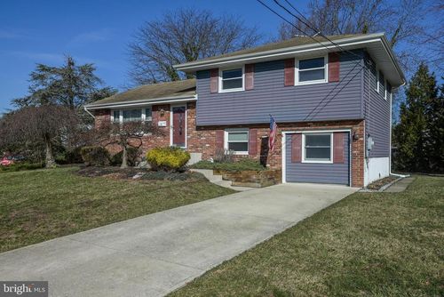 7 Walnut Dr, BURLINGTON, NJ, 08016-3109 | Card Image