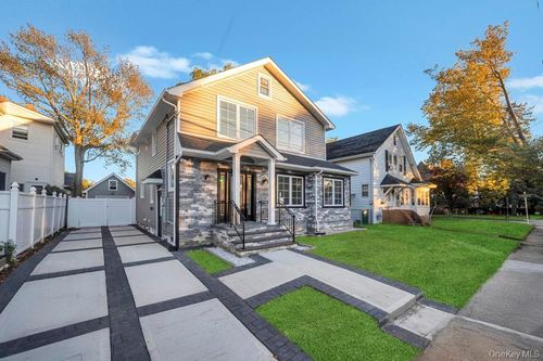 99 N Corona Ave, Valley Stream, NY, 11580-4516 | Card Image