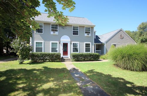 330 Meadowbrook Dr, Manchester, CT, 06042-8533 | Card Image