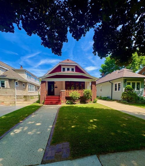 4034 N Larkin Street, Shorewood, WI, 53211 | Card Image