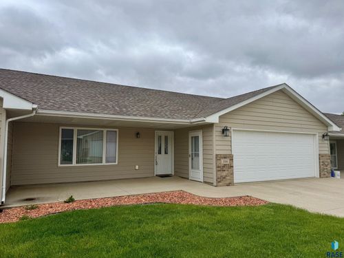 104-207 5th St, Hartford, SD, 57033 | Card Image