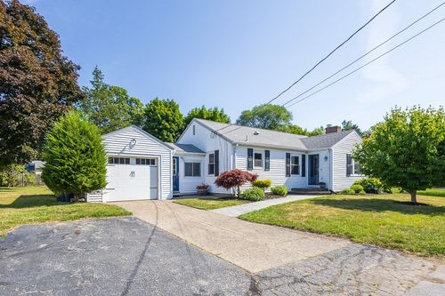40 Greenfield Rd, Cumberland, RI, 02864-4713 | Card Image