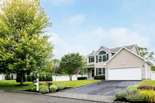 6 Danamarie Ln, E Patchogue, NY, 11772-5610 | Card Image