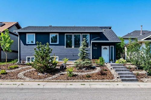 1312 10 Ave Se, High River, AB, T1V1L4 | Card Image