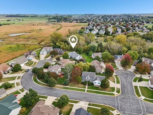 919 Lochmoore Dr, Waunakee, WI, 53597-2263 | Card Image