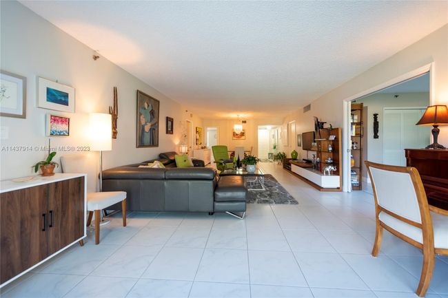 APT-202 - 625 Oaks Dr, Condo with 3 bedrooms, 3 bathrooms and null parking in Pompano Beach FL | Image 6