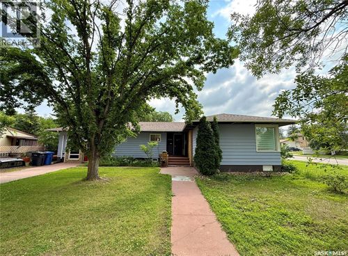 1502 97 Th St, House with 3 bedrooms, 2 bathrooms and null parking in North Battleford SK | Card Image