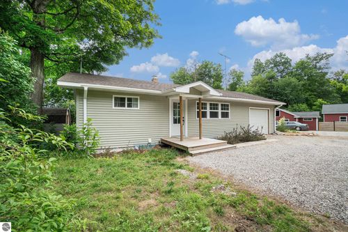 7457 Cairn Highway, Elk Rapids, MI, 49629 | Card Image