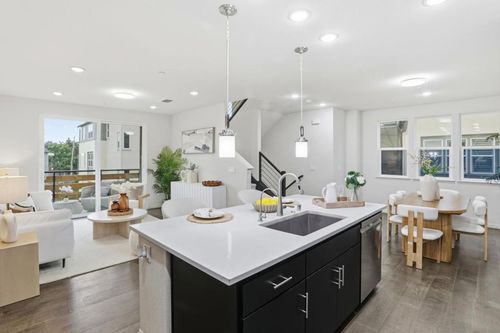 2051 Mahuron Cir, San Jose, CA, 95133-3811 | Card Image