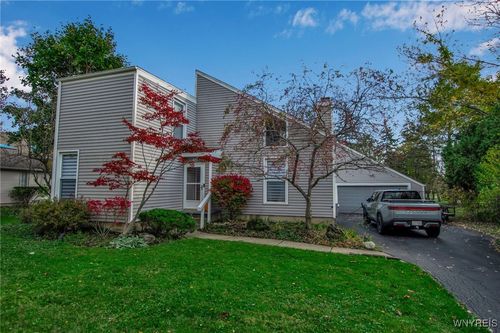 10 Woodmoor Cir, East Amherst, NY, 14051-1226 | Card Image