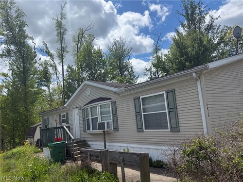 6476 Linda Ln, Ravenna, OH, 44266-8704 | Card Image