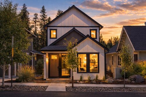 30-988 E Black Butte Ave, Sisters, OR, 97759-5044 | Card Image