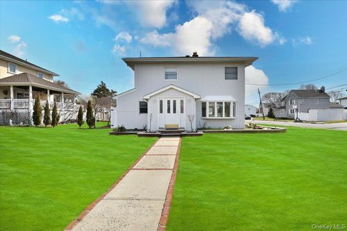 9 Cabot Rd, Massapequa, NY, 11758-8068 | Card Image