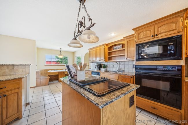 28002 Us 75 Hwy, House other with 4 bedrooms, 4 bathrooms and null parking in Ochelata OK | Image 18