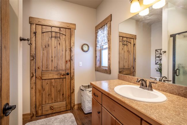 Upper level bathroom | Image 119