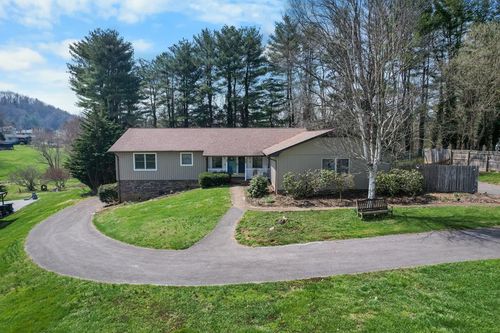 823 Birdie Dr, Abingdon, VA, 24211-3600 | Card Image