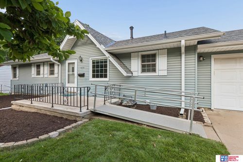 1608 Lincoln Rd, Bellevue, NE, 68005-3835 | Card Image