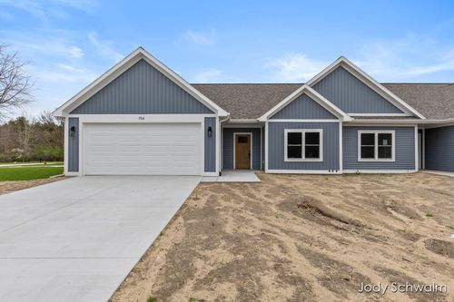 754 Noble Dr, Belding, MI, 48809-9102 | Card Image