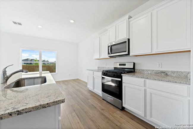 10950 Lafayette Loop, House other with 4 bedrooms, 3 bathrooms and null parking in Converse TX | Image 8