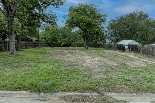 809 E Fannin Street, Luling, TX, 78648 | Card Image