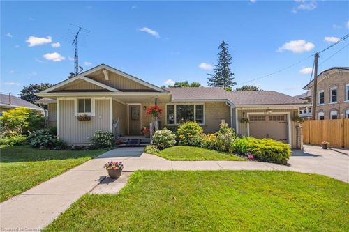 366 Peel St, Mount Forest, ON, N0G2L3 | Card Image