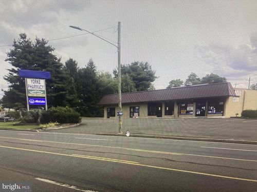 5528 New Falls Rd, LEVITTOWN, PA, 19056-3102 | Card Image