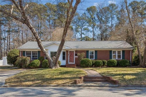 112 Hermitage Rd, Newport News, VA, 23606-1448 | Card Image