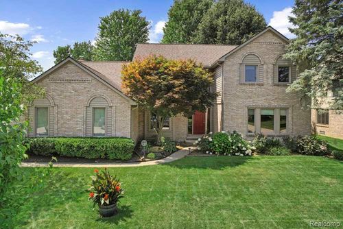 1218 Lakeview Dr, Rochester Hills, MI, 48306-4585 | Card Image