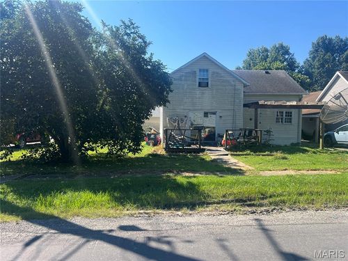414 E Wilson Ave, Gillespie, IL, 62033-2035 | Card Image