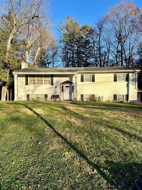 12 Roe Dr, Hyde Park, NY, 12538-2322 | Card Image