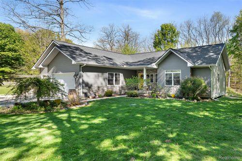 8306 Foster Rd, Clarkston, MI, 48346-1954 | Card Image