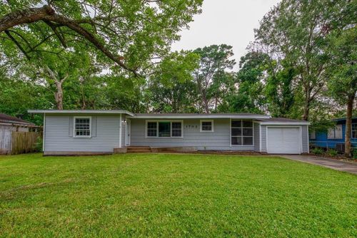 1702 W Crockett St, La Marque, TX, 77568-5010 | Card Image